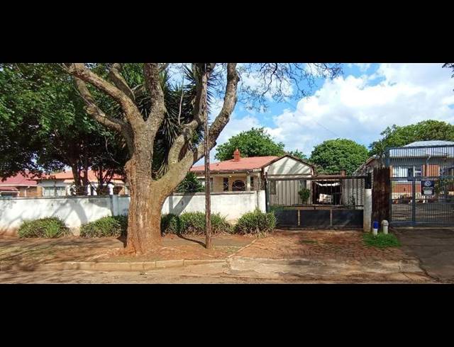 3 BEDROOM HOUSE FOR SALE IN KENSINGTON